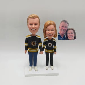 Custom Couple bobbleheads wearing hockey uniforms - Personalized sports memorabilia for couple fans, retirement or coaching gifts