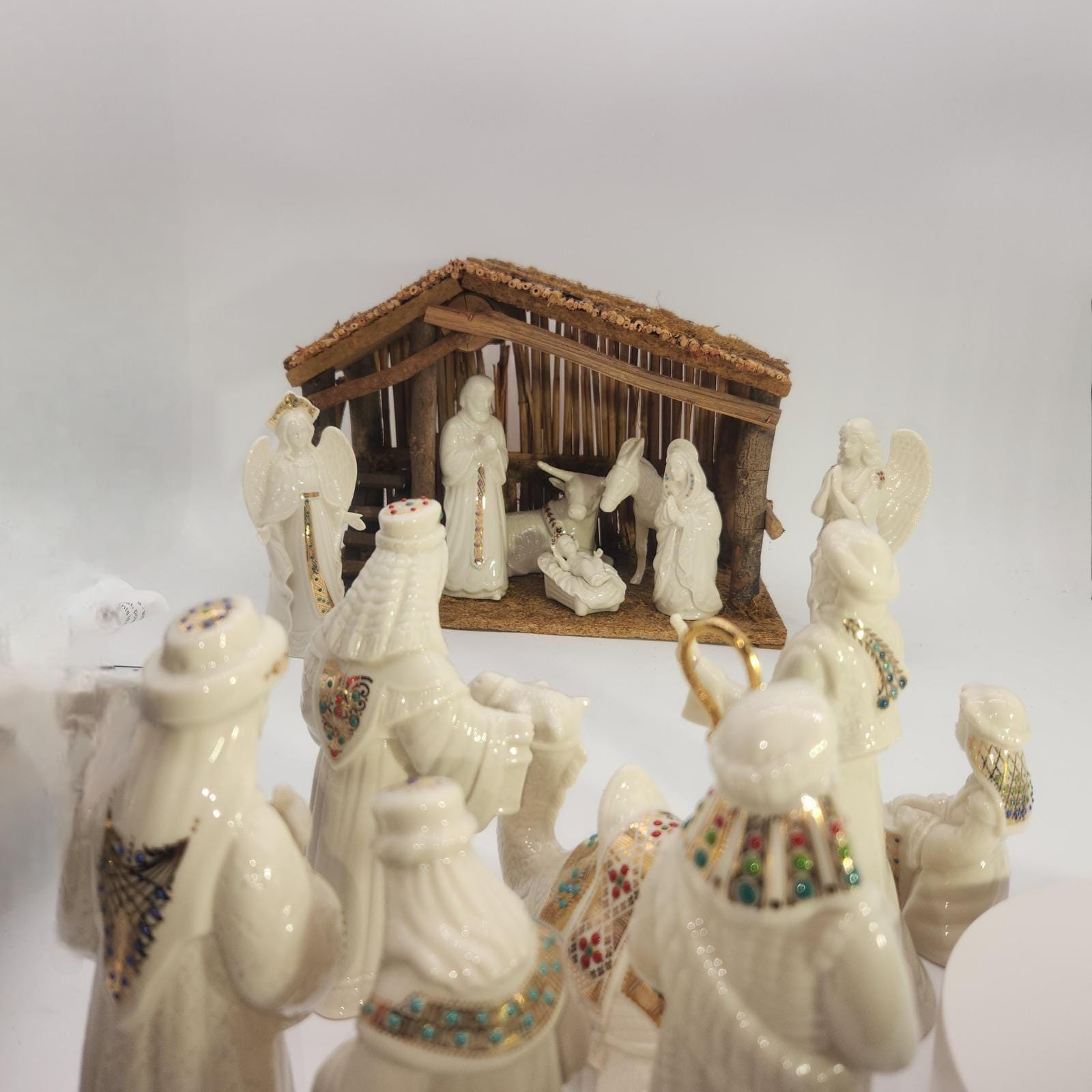 Lenox Holiday Presepe In Ceramica Da 7 Pezzi - Sacra Famiglia, Re Magi E Angelo, Decorazioni Natalizie Con Oro 24K, Altezza 10 Cm