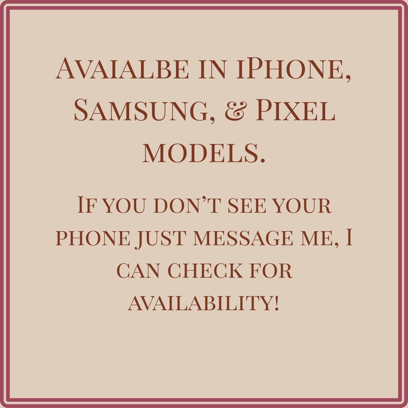 K&ouml;nnte beinhalten: Eine quadratische Grafik mit hellbeigem Hintergrund und dunkelrotem Rand. Der Text lautet: AVAIALBE IN IPHONE, SAMSUNG, & PIXEL MODELS. IF YOU DON'T SEE YOUR PHONE JUST MESSAGE ME, I CAN CHECK FOR AVAILABILITY! Der Text ist in dunkelroter Serifenschrift.