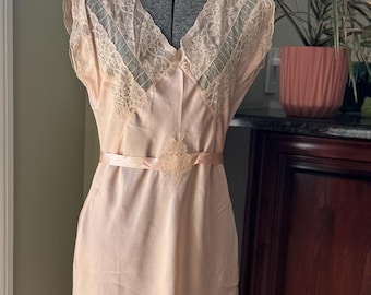 Vtg 1930s 1940s Peach Silk Lingerie Nightgown Slip Dress with Ecru Lace