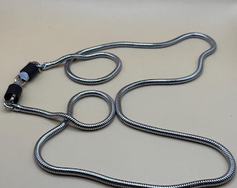 Unikt 86 cm silverhalsband i metall med unikt spänne