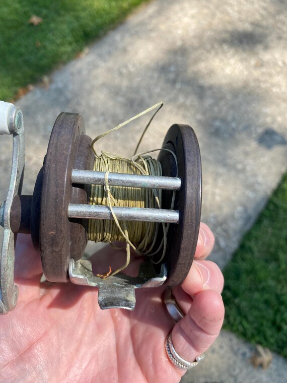 baitcasting reel untuk air masin Ultra Light Low Profile Baitcaster Black / Right Hand Baitcaster Reel Best Fishing dependable performance in a Rod Weight_200-250g Reel Size:40