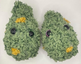 Adopt a Little Buddy - Handgemachtes gehäkeltes Plüschtier 13-15 cm “Nouglas”