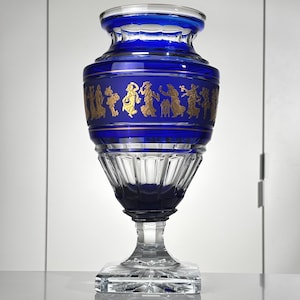 Val St. Lambert: Jupiter vase in cobalt blue crystal with &#39;danse de flore&#39; decoration in 24 ct gold - signed (ref. AD203)