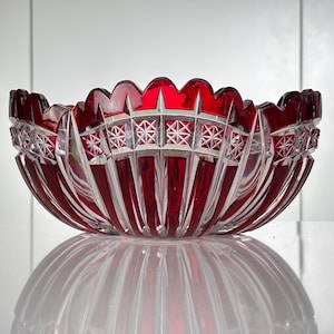 Val St. Lambert: coupe in overlay cut red crystal - Hubert Fouarge - Catalogue Cristaux de Fantaisie 1926 (ref. AD135)