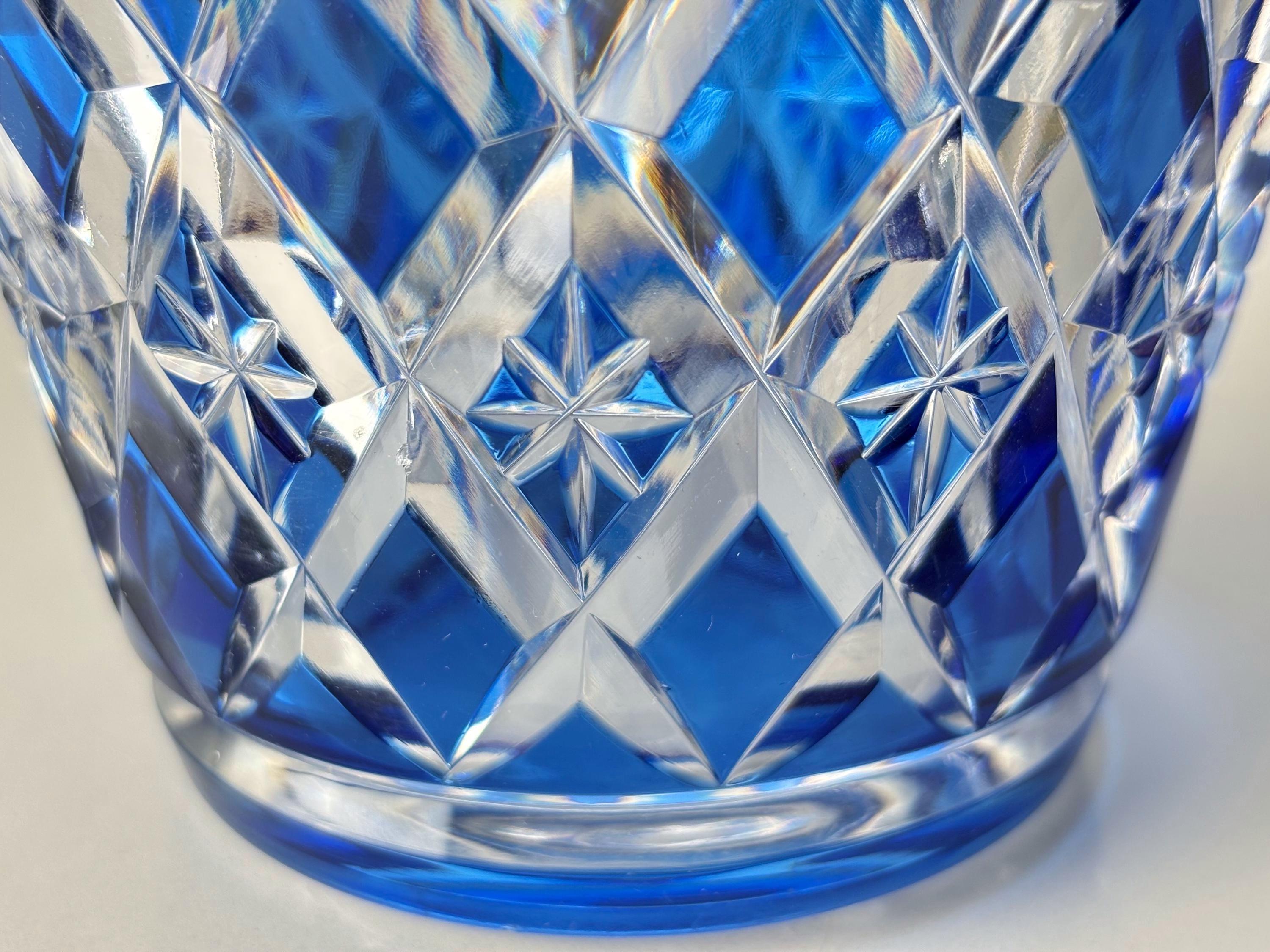 時韓　Val Saint Lambert Val St. Lambert: Vase in Blue and White Doubled and Cut Crystal