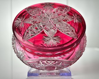 Baccarat: Außergewöhnliche Bonbonnière mit Deckel – rosa, doppelwandiges Kristallglas – Belle Époque – Ende des 19. / Anfang des 20. Jahrhunderts