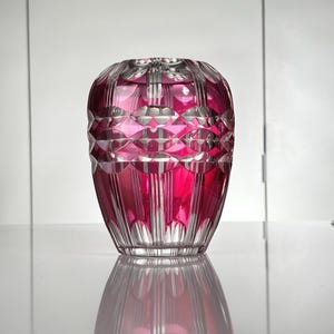 Val Saint Lambert ‘Aberdeen’ Art Deco Vase – Cut Ruby-White Crystal – CG938 by Charles Graffart (ref. AD205)