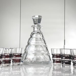 Val Saint Lambert Art Deco &#39;Muscadet&#39; Decanter with 6 Glasses – Plum Cut Crystal – Charles Graffart – Belgium 1950s (ref. AD214)