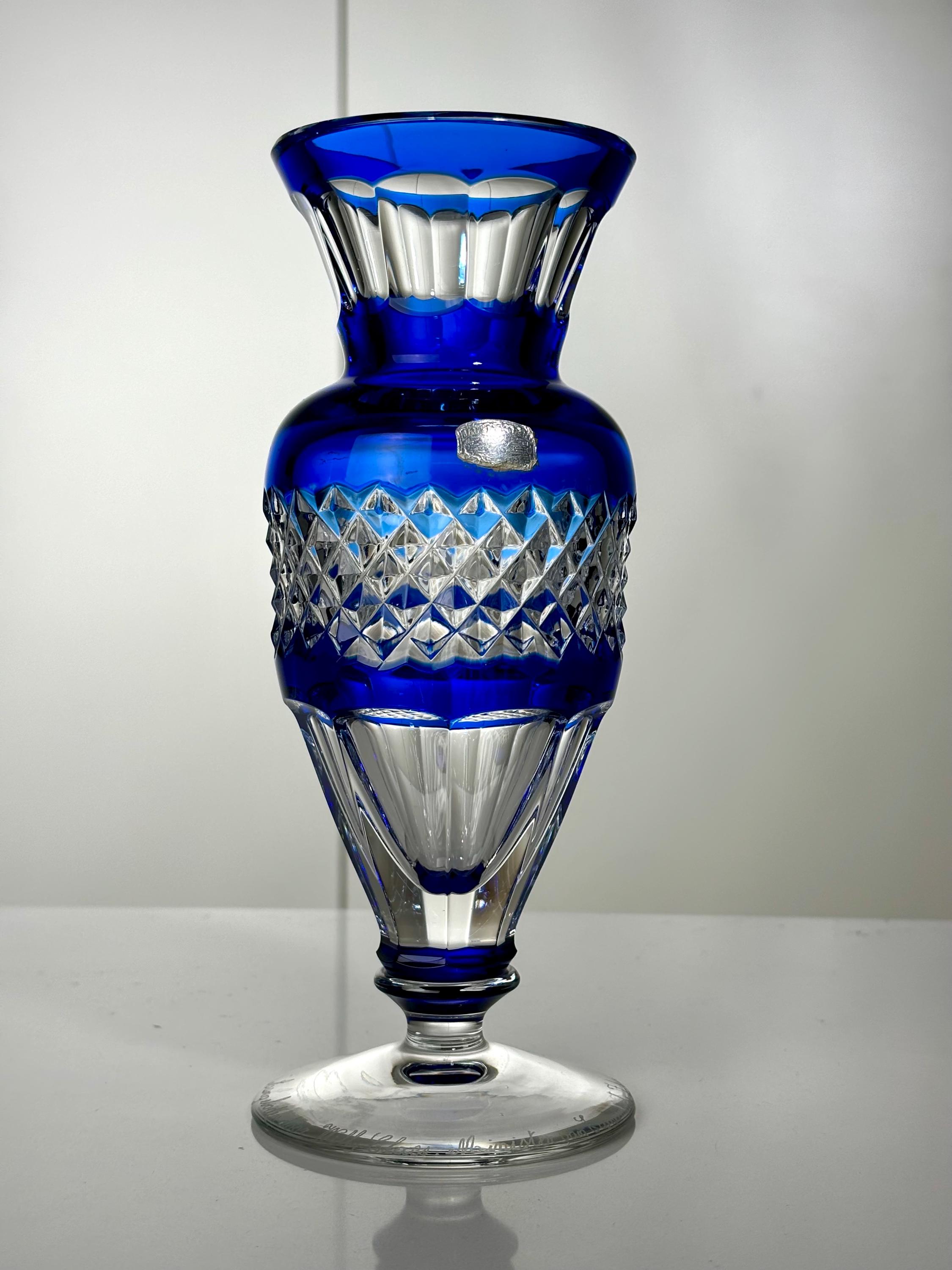 Val St. Lambert: Vase Model 'gary' in Cobalt Blue and White