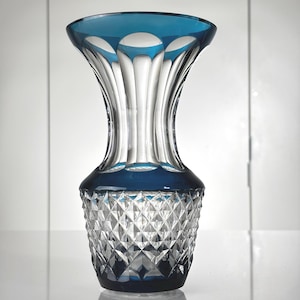 Val Saint Lambert - beautiful vase in petroleum blue and white crystal - numbered and signed (ref. AD56)