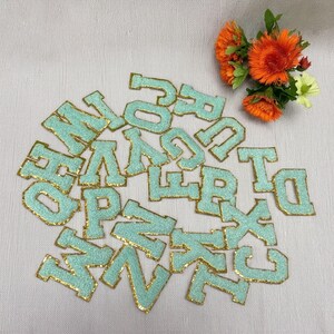 Patch de letra fofo em chenille, adesivo para passar a ferro, para usar em bolsa de cosméticos, bolsa de nylon, com acabamento em glitter dourado