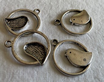 4 Pieces of Drop, pewter, single-sided flat round with bird in antique Silver-Plated finish -- 21x20 mm