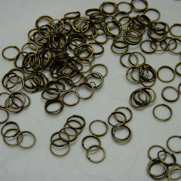 200 pieces of Split Ring (1 1/2 Circle) in Antiqued Brass Color -- 6 mm