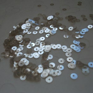 7 g of 4 mm Flat Round Sequins in Satin Light Flax Seed Color image 2