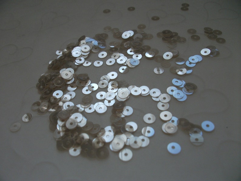 7 g of 4 mm Flat Round Sequins in Satin Light Flax Seed Color image 2