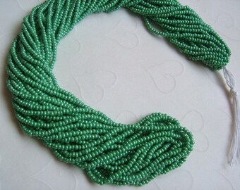 One hank of Czech Luster Green seed beads - 0419 size 11