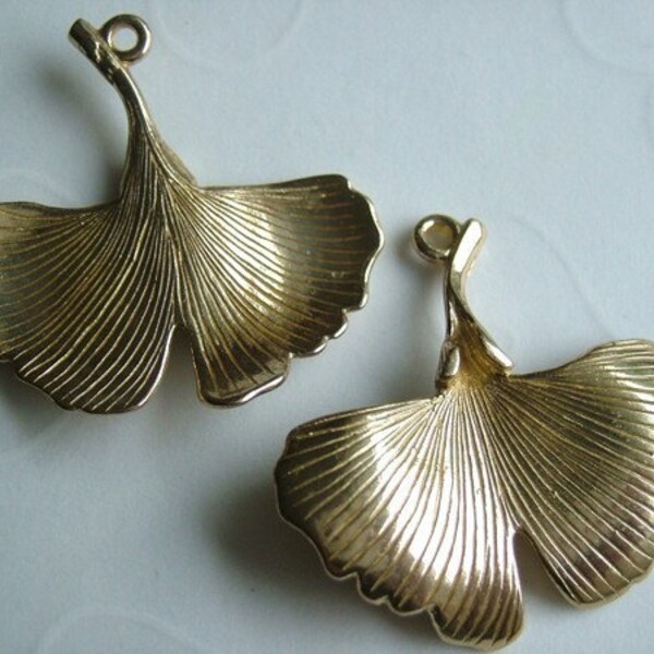 Fall Selected -- 2 pieces of Large Ginko Leaf Pendants in Gold Color  -- 29 x29mm