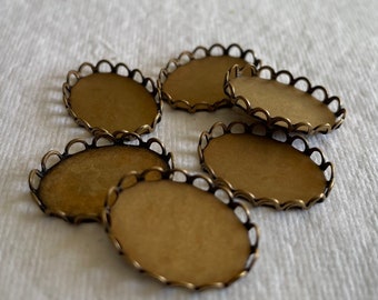 Antique Gold or Antique Silver plated Lace Edge Cabochon Settings, fits 18x13 mm oval, Made in USA