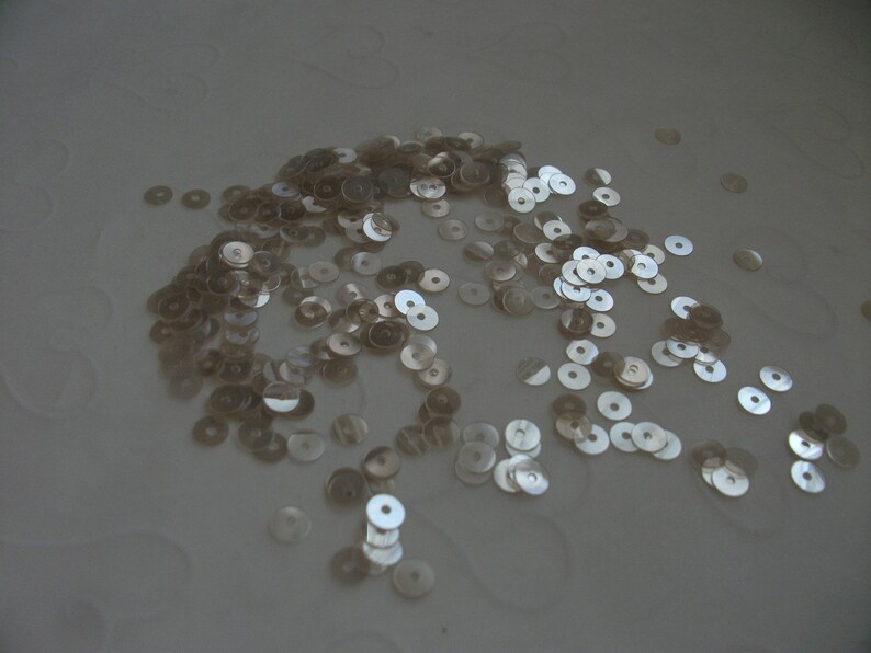 7 g of 4 mm Flat Round Sequins in Satin Light Flax Seed Color image 3