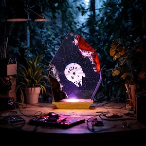 PREMIUM Millennium Spaceship Resin Lamp – Handmade Star War Night Light | Cosmic Decor for Kids And Adults | Galaxy and Movie Lover Gift