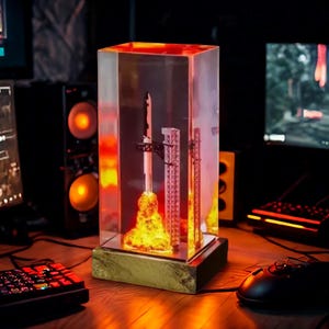 NEW Space Rocket Launch Resin Lamp – Handmade Diorama LED Night Light | Astronaut Space Lover Gift | Sci-Fi Galaxy Decor | Rocket Ship Lamp