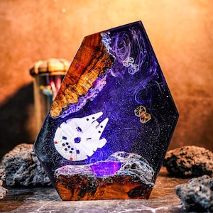 PREMIUM Star War Raumschiff Harz-Lampe - Handgefertigtes Weltraum LED Nachtlicht | Cosmic Decor für Kinder und Erwachsene | Rakete Start Geschenk