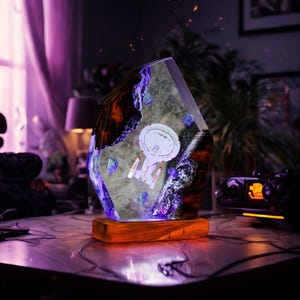 PREMIUM NCC - 170 Star trek Spaceship Model Resin Lamp – Handmade Sci-Fi Space Diorama Light, Decor for Geeks, Movie Lover or Gamer Gift