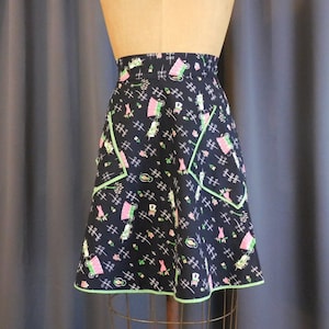 Vintage Novelty Print Black and Green Apron, Covered Wagon & Bull 1950s Cotton