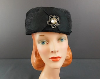 Vintage Black Straw Hat with Rhinestone Brooch and Ribbon Trim,  1950s 22 inch head