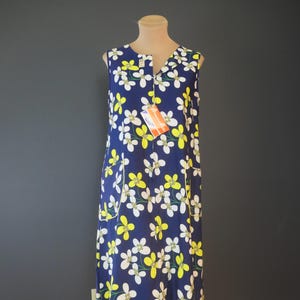 Vintage 1960s Dark Blue Floral Dress, unworn with tags, Zip Front, House, Summer, Tent, Shift, 34 bust