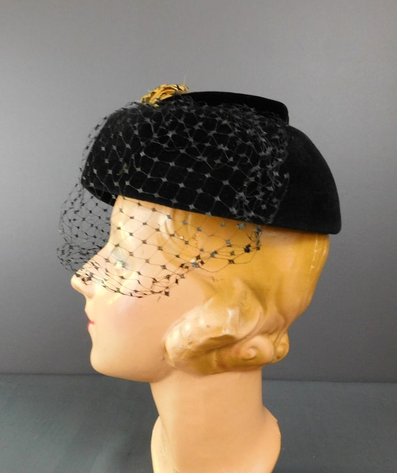 Vintage 1950s Black Velour Hat with Pheasant Feat… - image 7