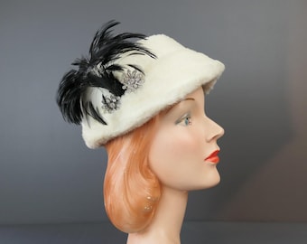 Vintage Black Curly Persian Lamb Fur Hat 1950s, 21 Inch Head  display picture 1