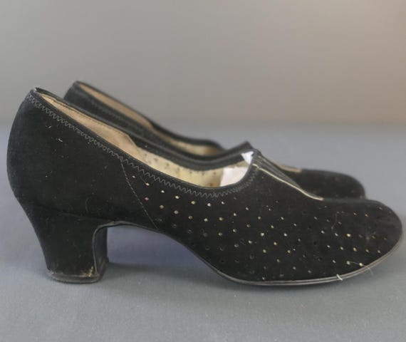 Vintage 1930s Black Suede Shoes 6AA, 2 inch heels, slip on Pumps