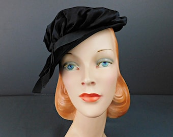 Vintage Black Velvet Slouch Tilt Hat with Ribbon 1940s, 21 inch head