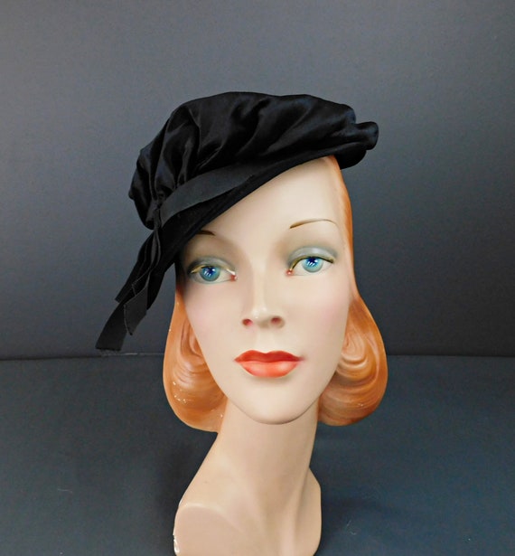 Vintage Black Velvet Slouch Tilt Hat With Ribbon 1940s, 21  display picture 1