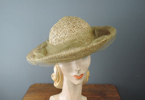 Vintage 1940s Straw Hat with Tulle, New York Creat