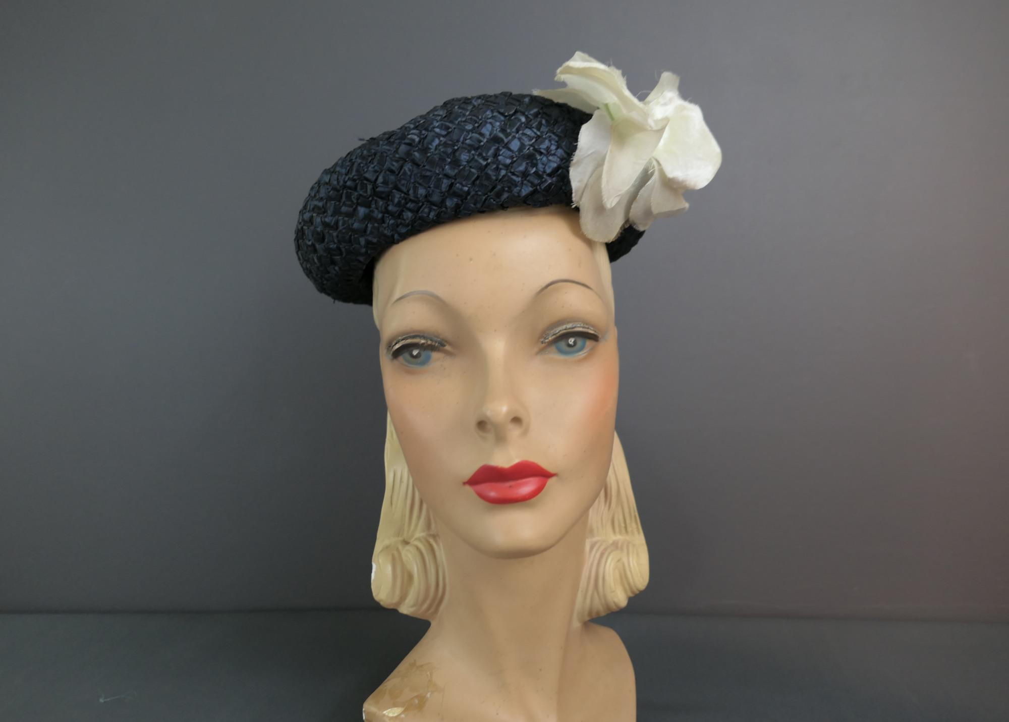 FABULOUS 1950\'s BLACK STIFF LACE PANCAKE HAT WITH OFF WHITE LACE EDGING Original 1950 main image 4