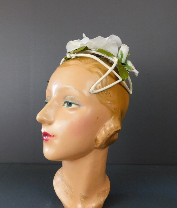 Vintage White Rose Cage Hat with Open Frame, 1960… - image 9