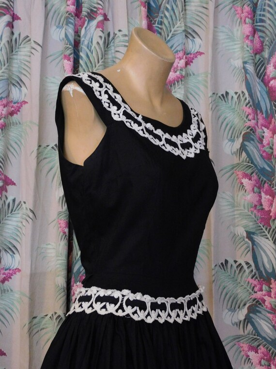 Vintage 1950s Black Dress with White Lace Trim, f… - image 5