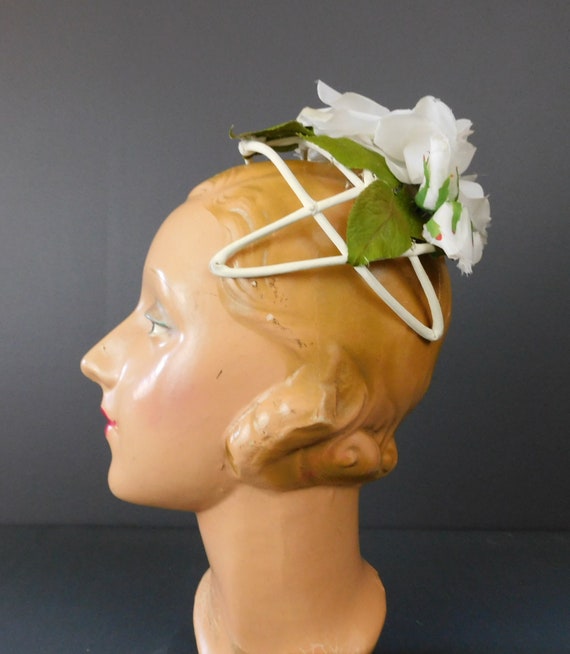 Vintage White Rose Cage Hat with Open Frame, 1960… - image 8