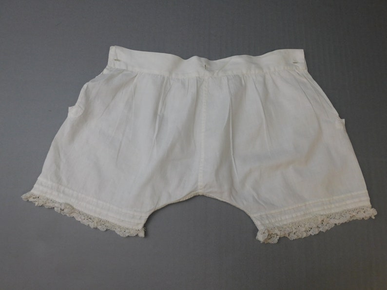 Vintage White Cotton Baby Button on Bloomers Edwardian 1900s, 20 Vintage White Cotton Baby Button on Bloomers Edwardian 1900s, 20