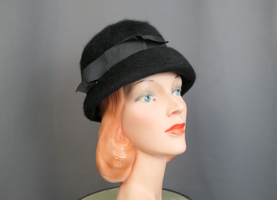 Vintage Black Fuzzy Felt 1960s Hat with Wide Ribb… - image 1