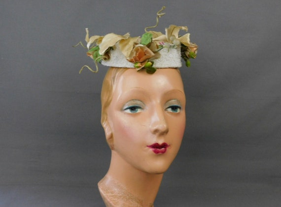 Vintage Floral Topper Hat 1960s Ivory Pillbox, Ha… - image 1