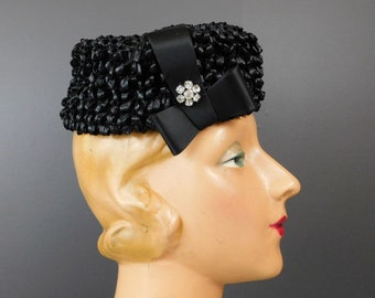 Vintage Black Straw Raffia Loop Hat with Bow and Rhinestones, 1960s 21 inch head