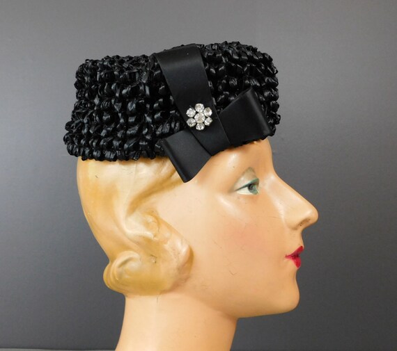 Vintage Black Straw Raffia Loop Hat with Bow and … - image 1
