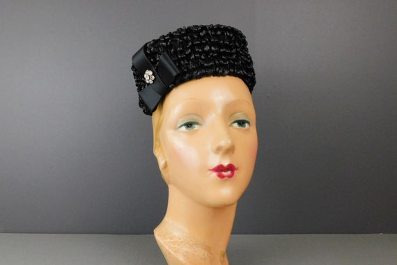Vintage Black Straw Raffia Loop Hat with Bow and … - image 2