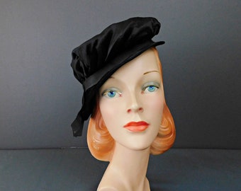 Vintage Black Velvet Slouch Tilt Hat with Ribbon 1940s, 21 inch head