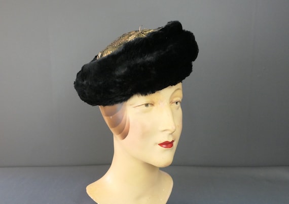 Vintage 1920s Fur and Gold Embroidered Lace Hat Carson Pirie  display picture 3