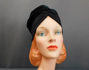 Vintage Black Hat with Faux Fur, 1960s Fine Wool Knit Winter